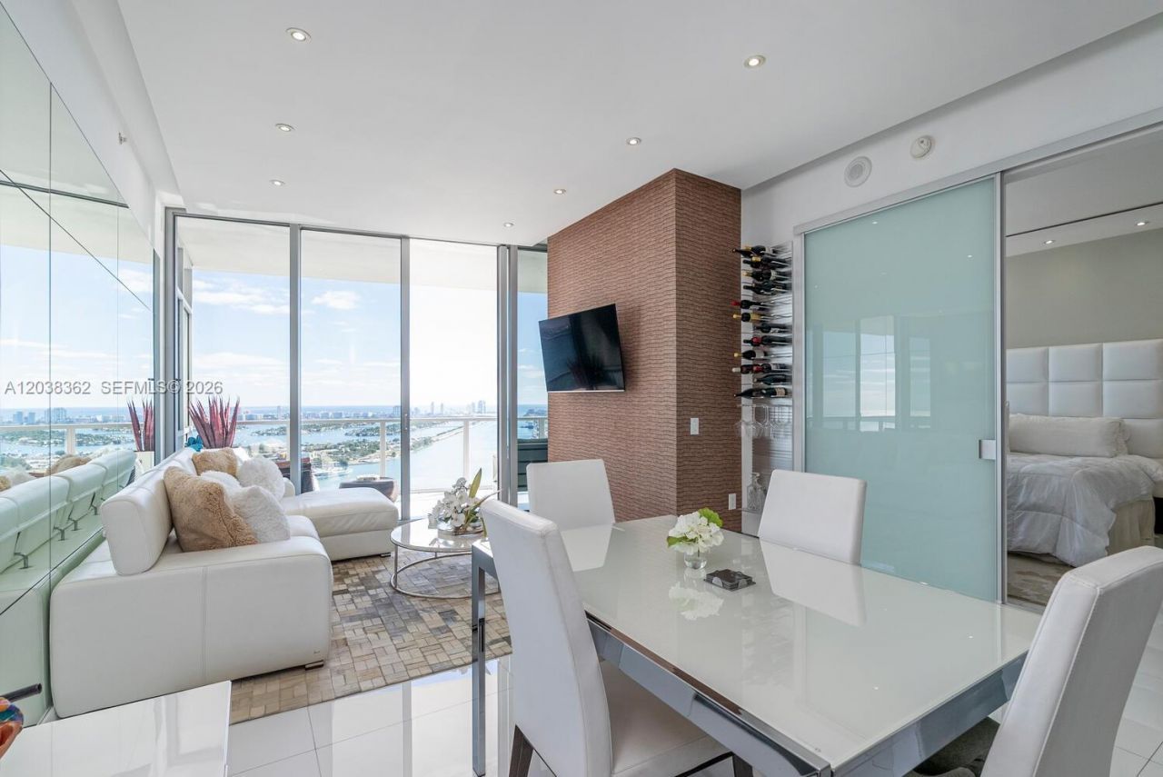 1100 Biscayne Blvd , Unit 4103, Miami, FL 33132 Photo