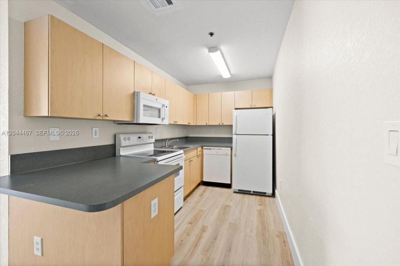 437 SW 7th St , Unit 201, Miami, FL 33130 Photo