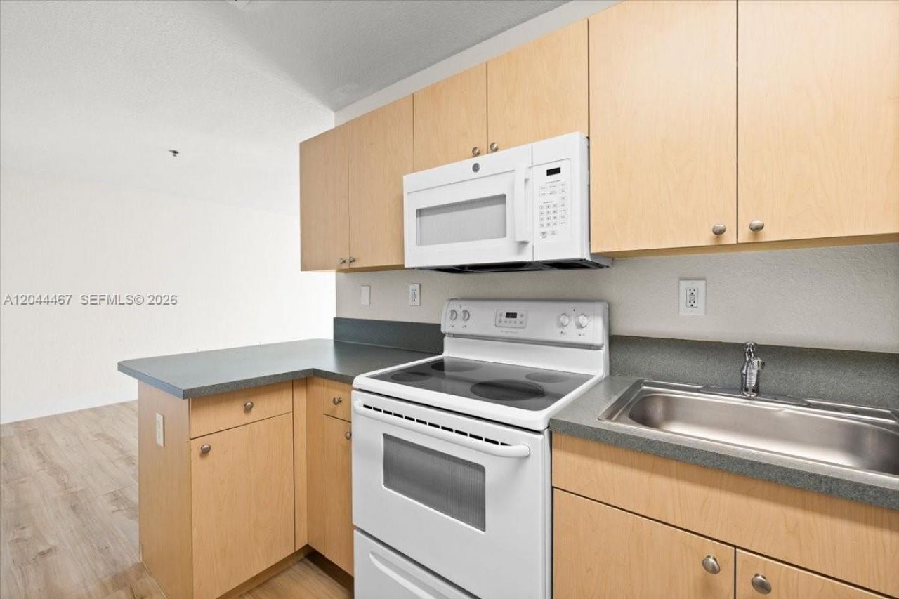 437 SW 7th St , Unit 201, Miami, FL 33130 Photo