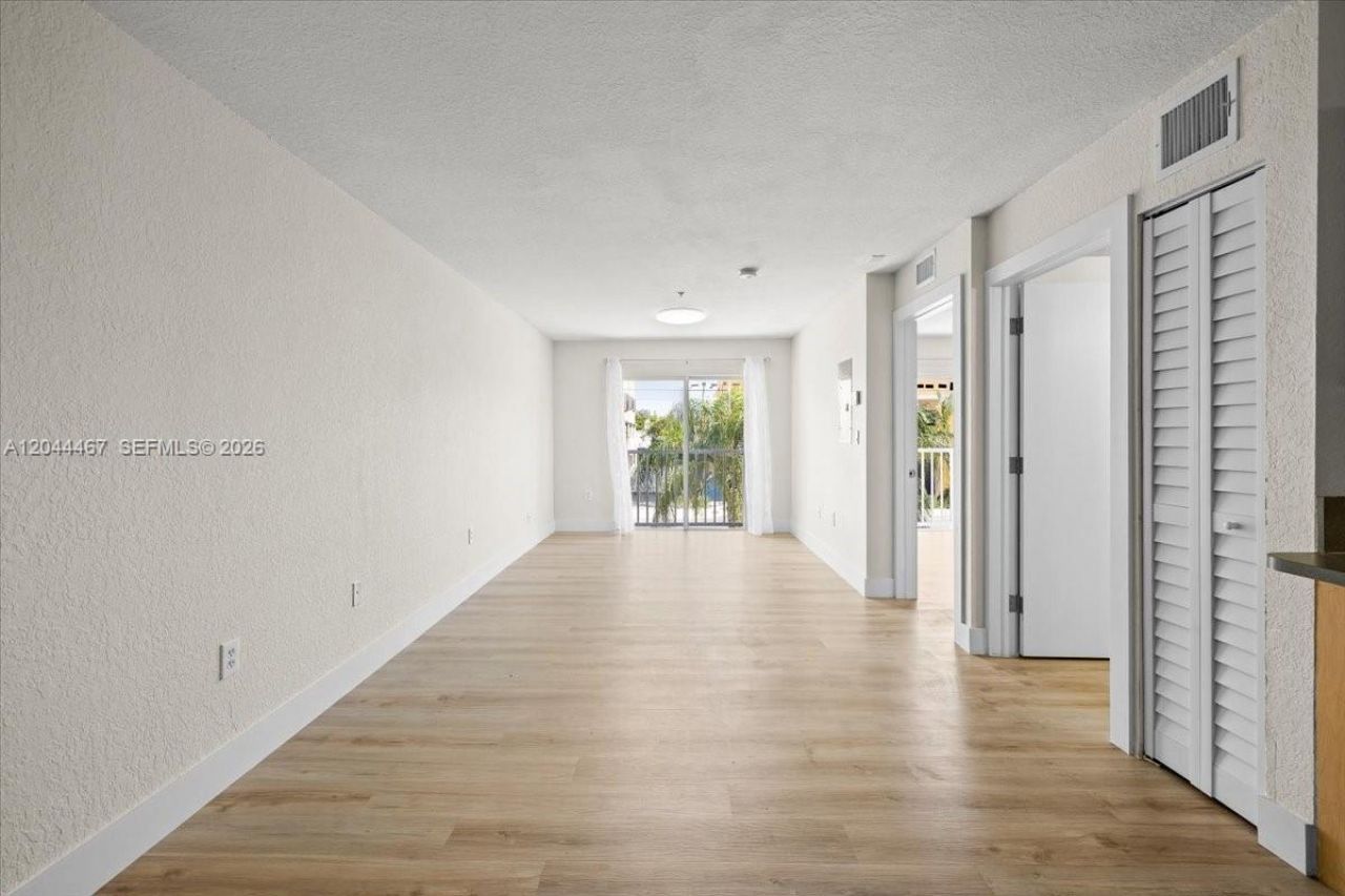 437 SW 7th St , Unit 201, Miami, FL 33130 Photo