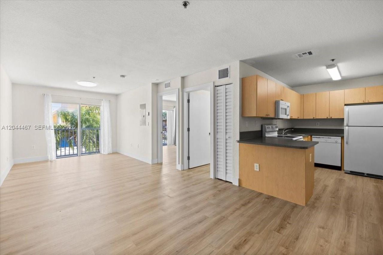 437 SW 7th St , Unit 201, Miami, FL 33130 Photo