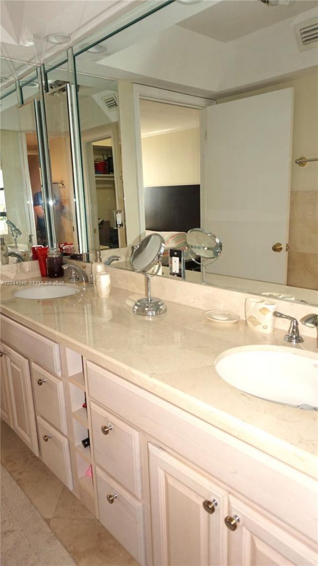 1111 Crandon Blvd, Unit B705, Key Biscayne, FL 33149 Photo