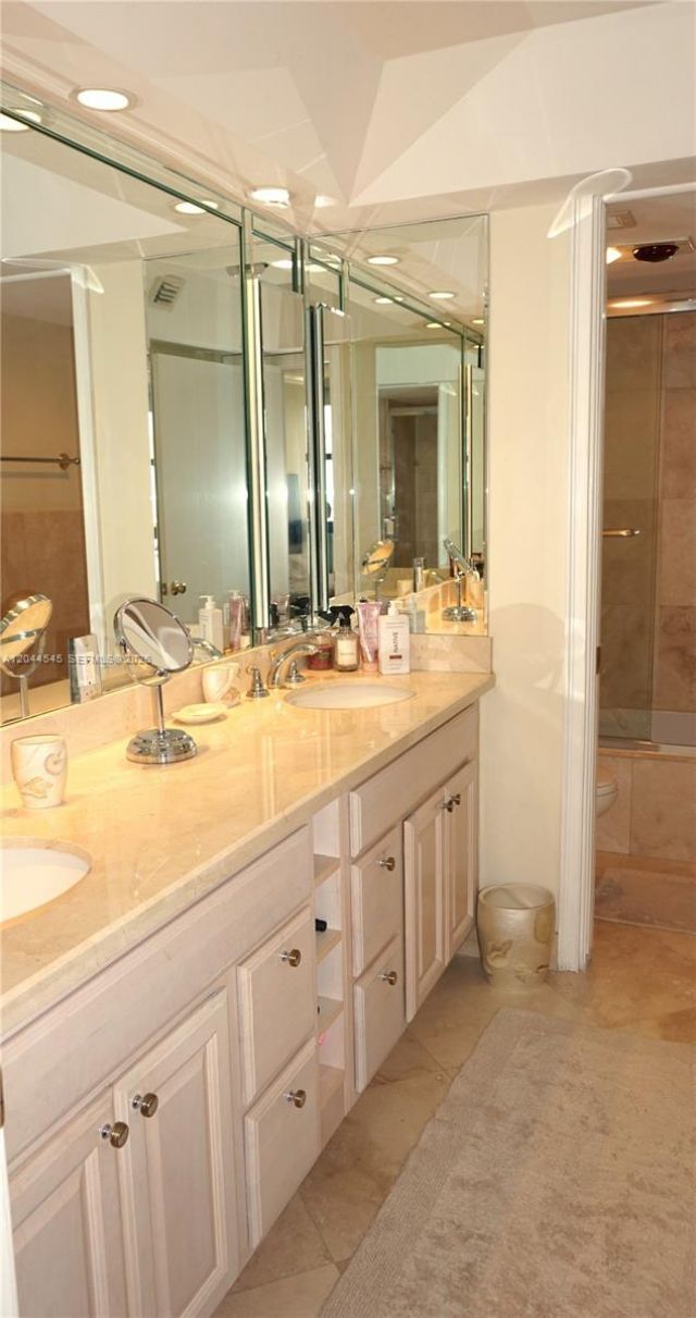 1111 Crandon Blvd, Unit B705, Key Biscayne, FL 33149 Photo