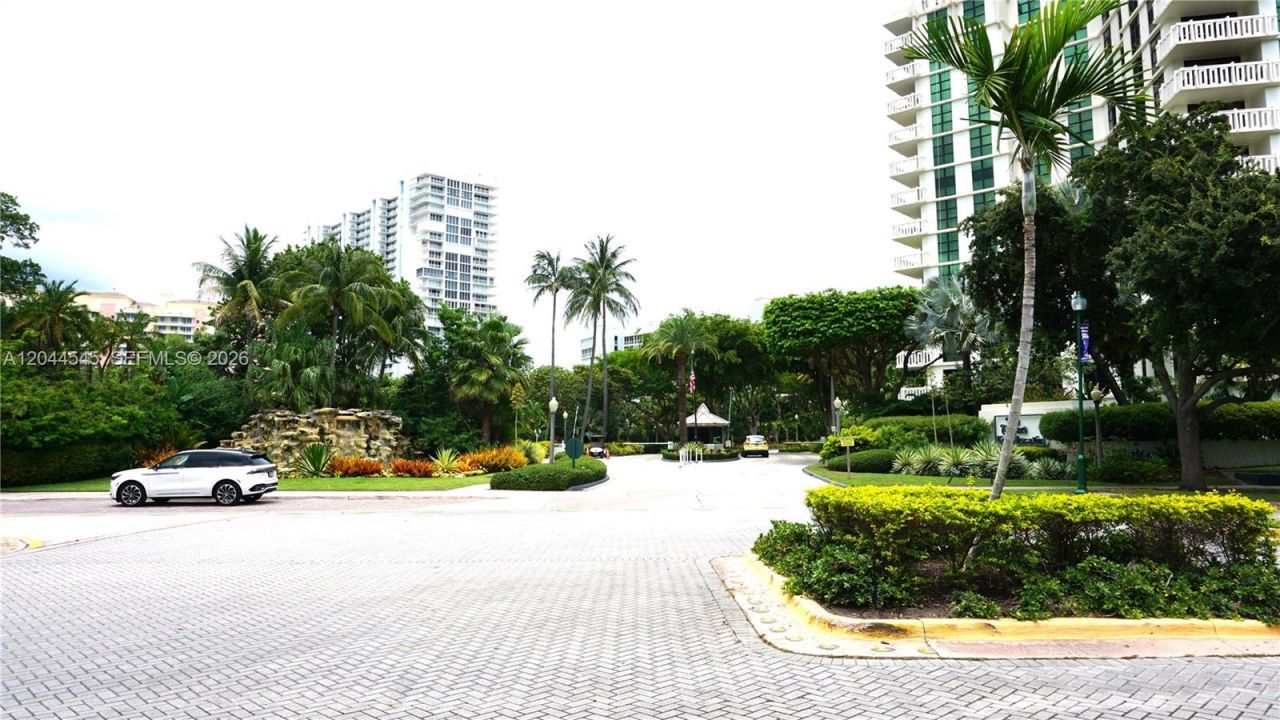 1111 Crandon Blvd, Unit B705, Key Biscayne, FL 33149 Photo