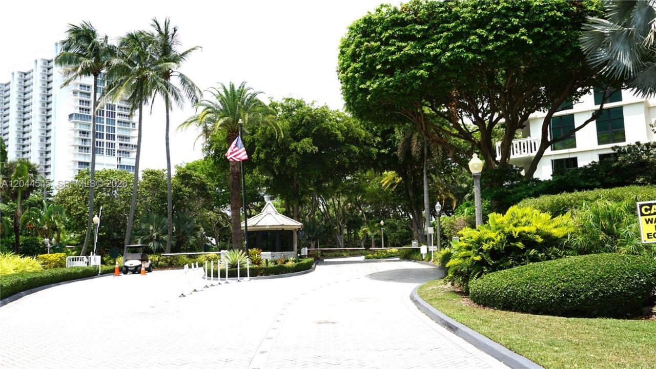 1111 Crandon Blvd, Unit B705, Key Biscayne, FL 33149 Photo
