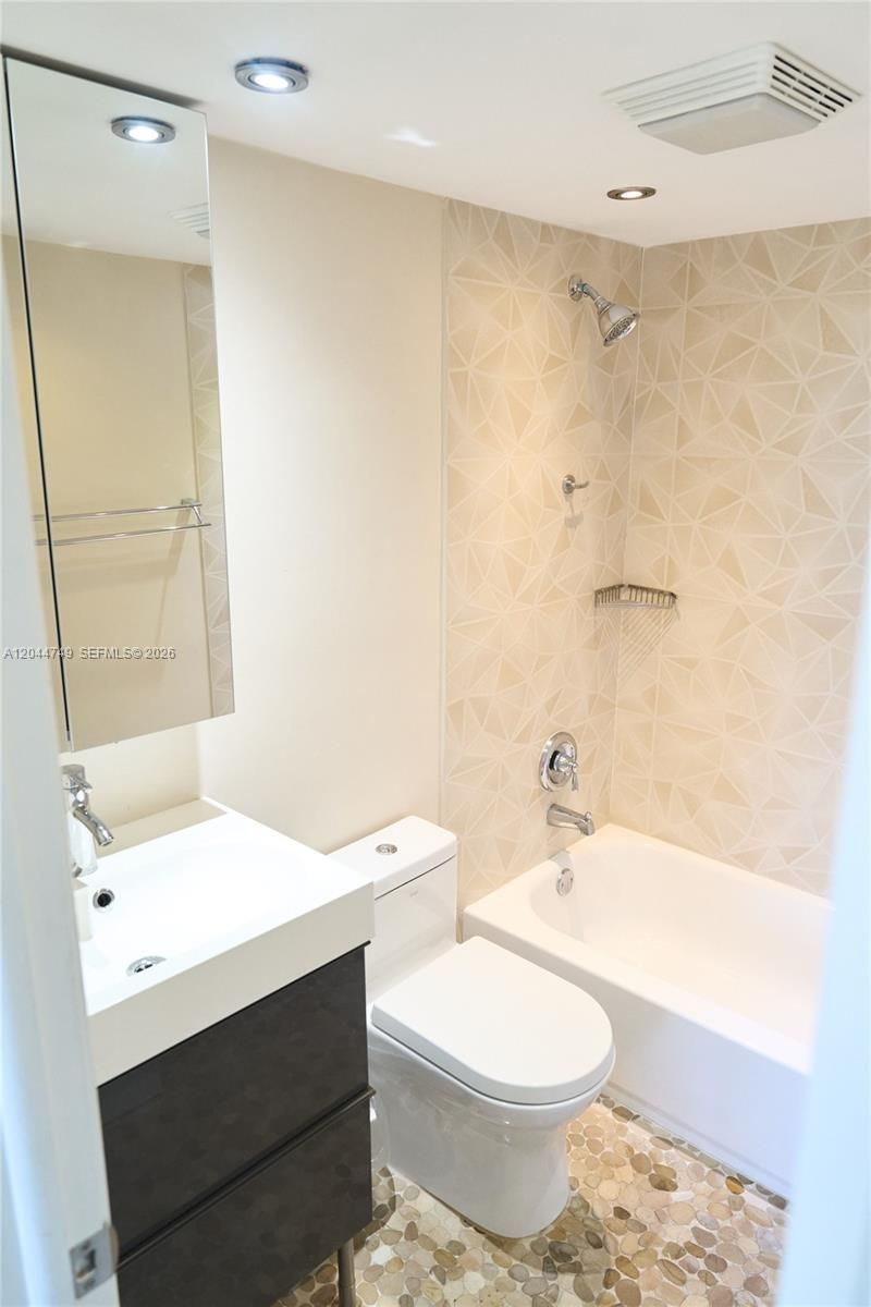 3000 N Ocean Blvd, Unit 407, Fort Lauderdale, FL 33308 Photo