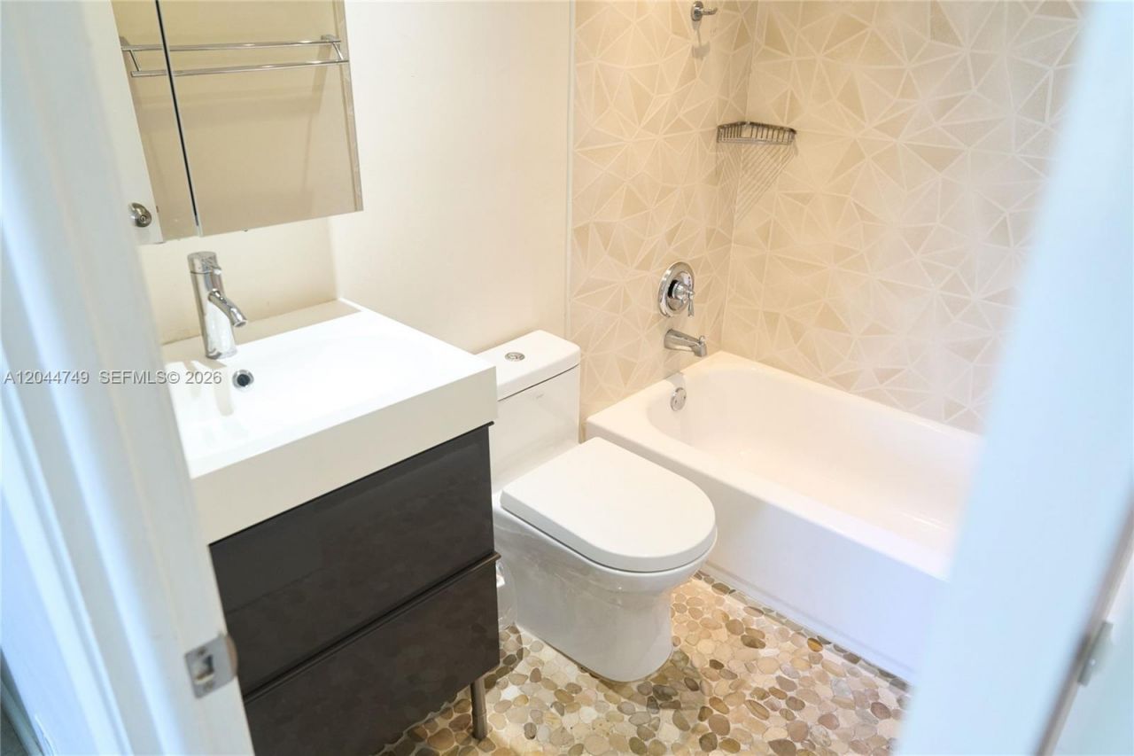 3000 N Ocean Blvd, Unit 407, Fort Lauderdale, FL 33308 Photo