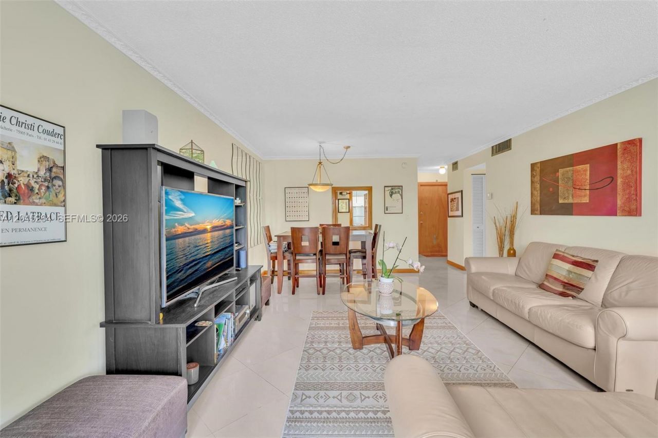 700 NE 14th Ave, Unit 307, Hallandale Beach, FL 33009 Photo