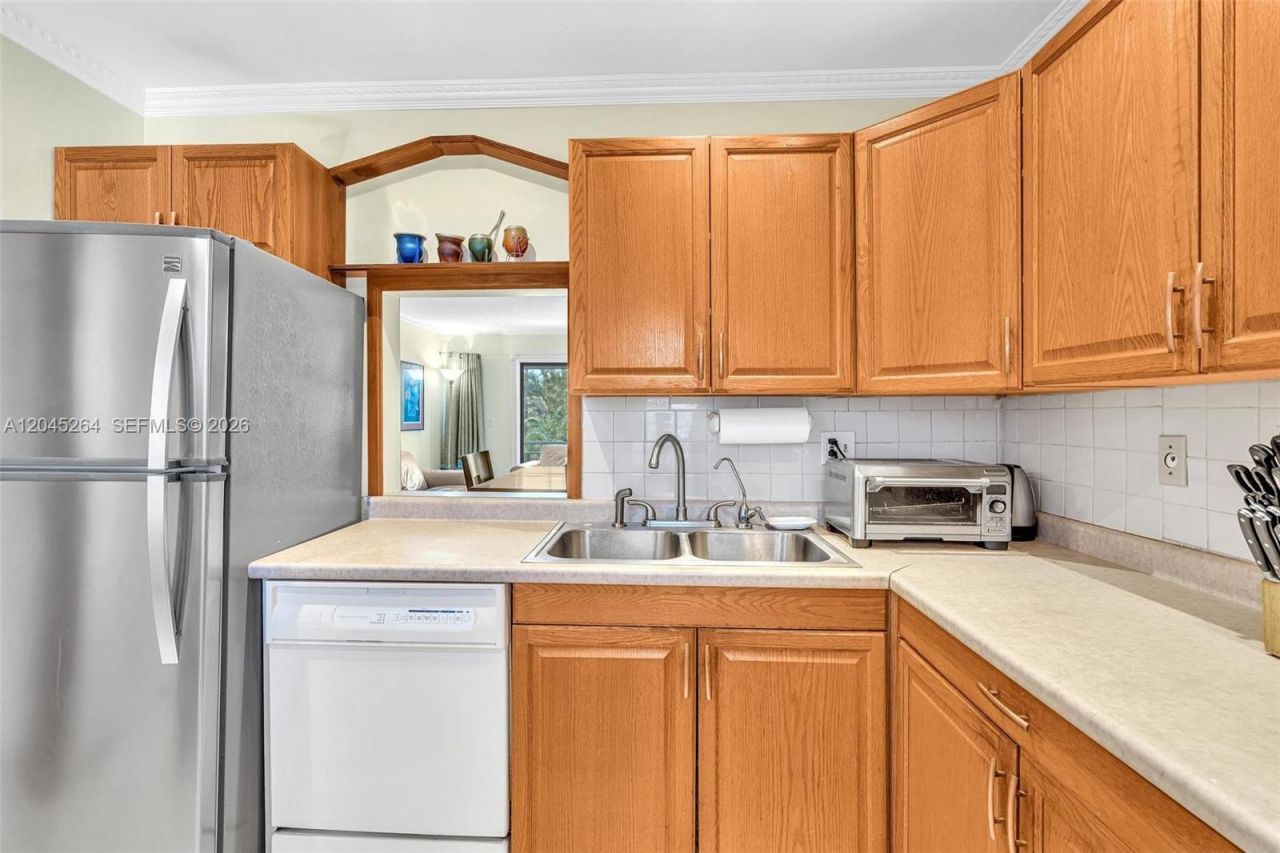 700 NE 14th Ave, Unit 307, Hallandale Beach, FL 33009 Photo