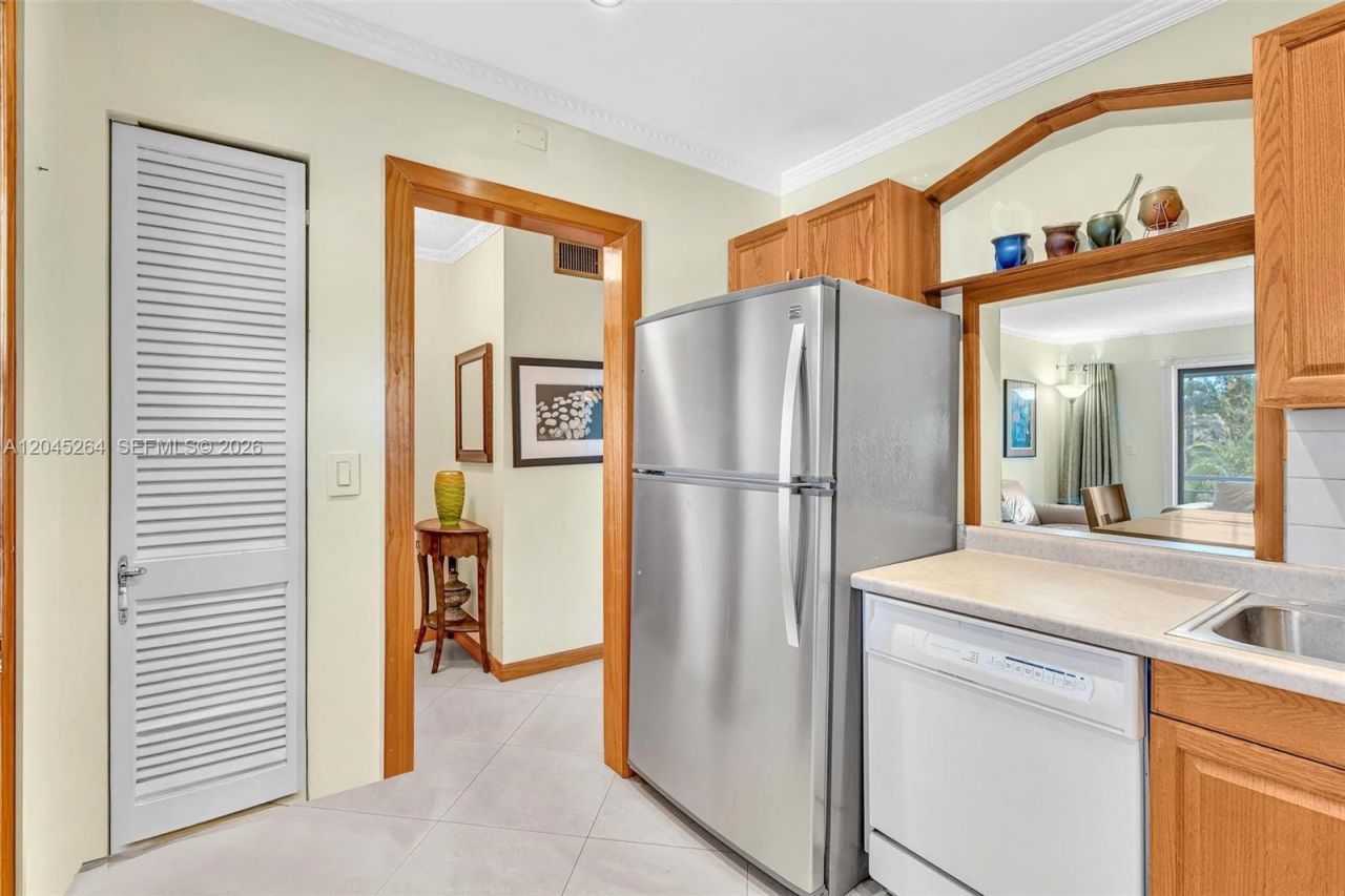 700 NE 14th Ave, Unit 307, Hallandale Beach, FL 33009 Photo