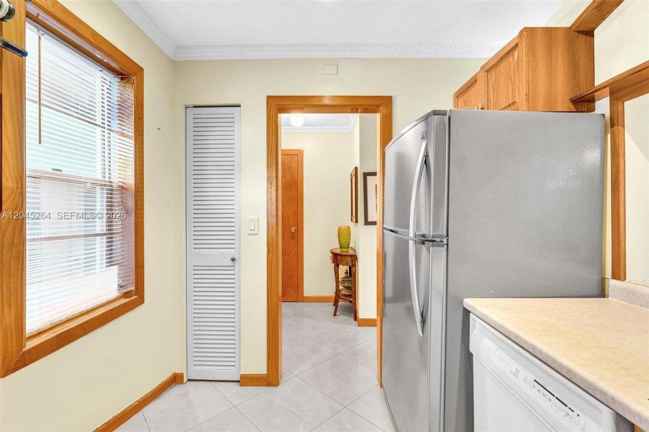 700 NE 14th Ave, Unit 307, Hallandale Beach, FL 33009 Photo
