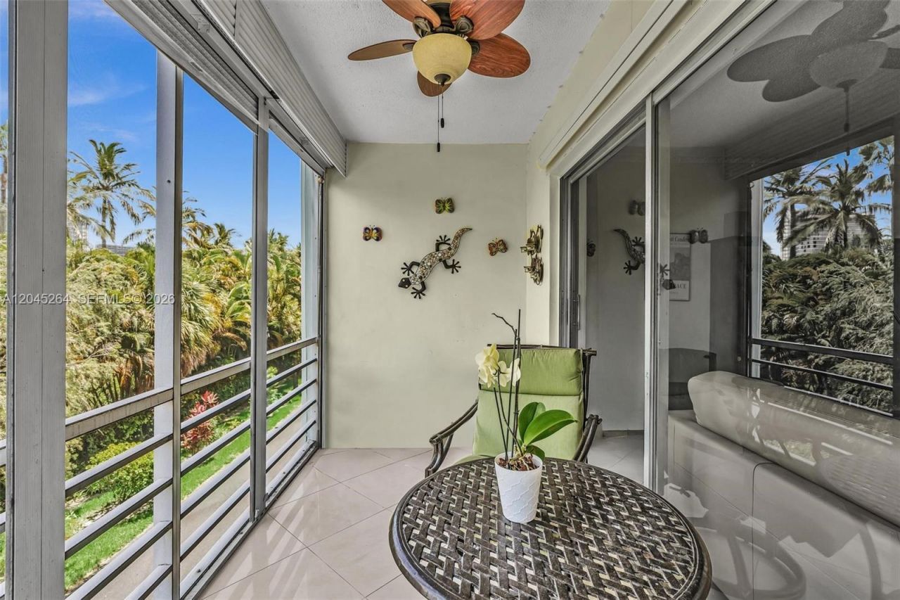 700 NE 14th Ave, Unit 307, Hallandale Beach, FL 33009 Photo