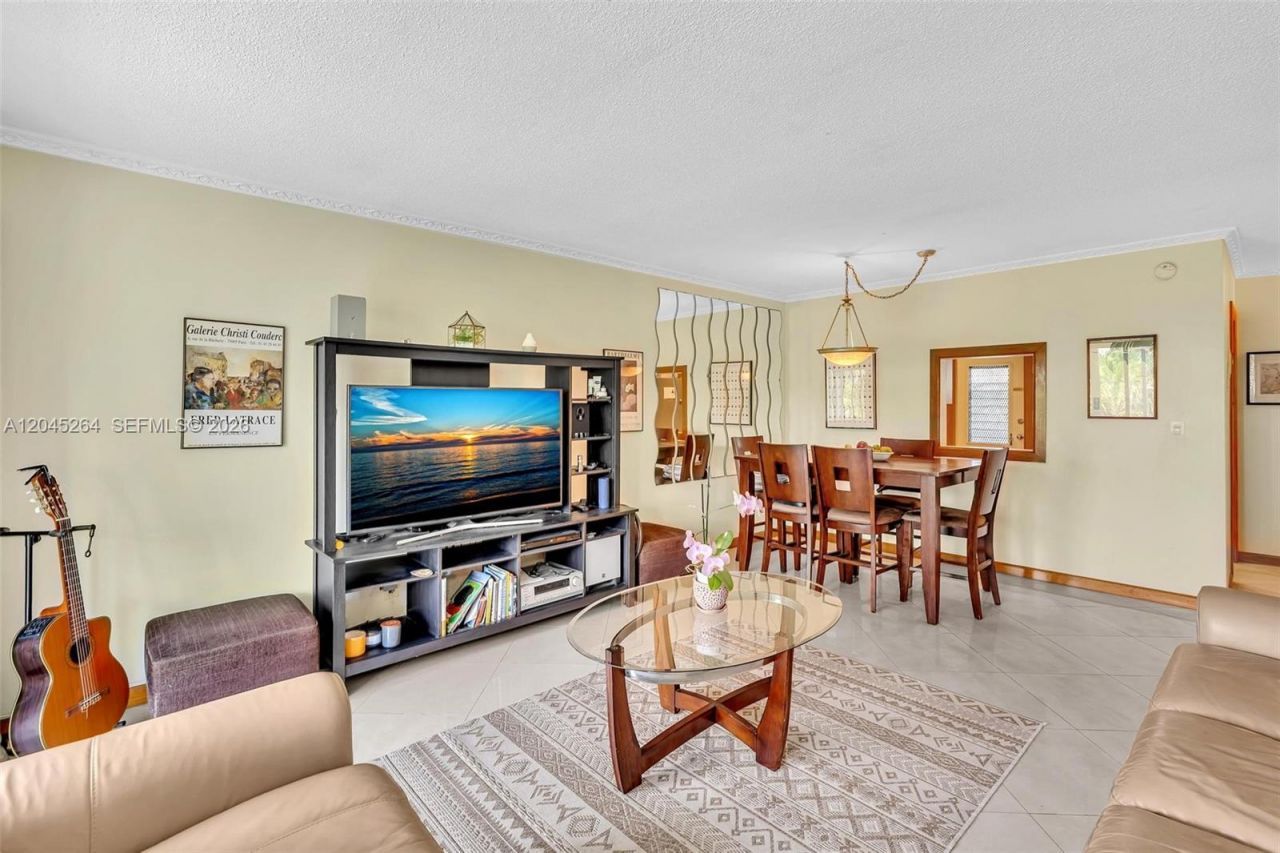 700 NE 14th Ave, Unit 307, Hallandale Beach, FL 33009 Photo