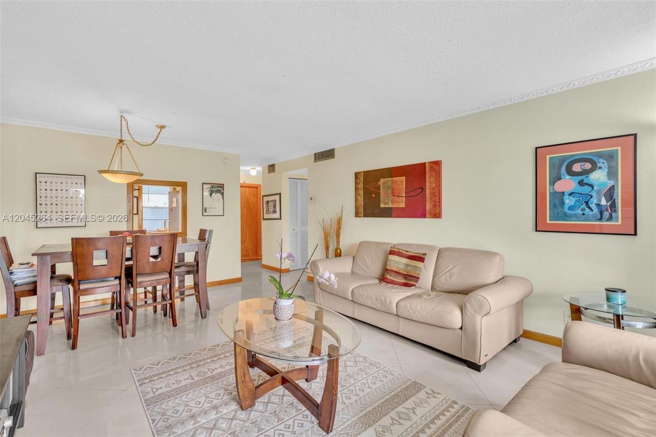 700 NE 14th Ave, Unit 307, Hallandale Beach, FL 33009 Photo