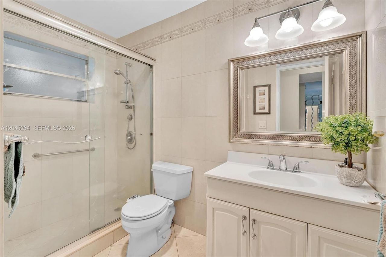700 NE 14th Ave, Unit 307, Hallandale Beach, FL 33009 Photo