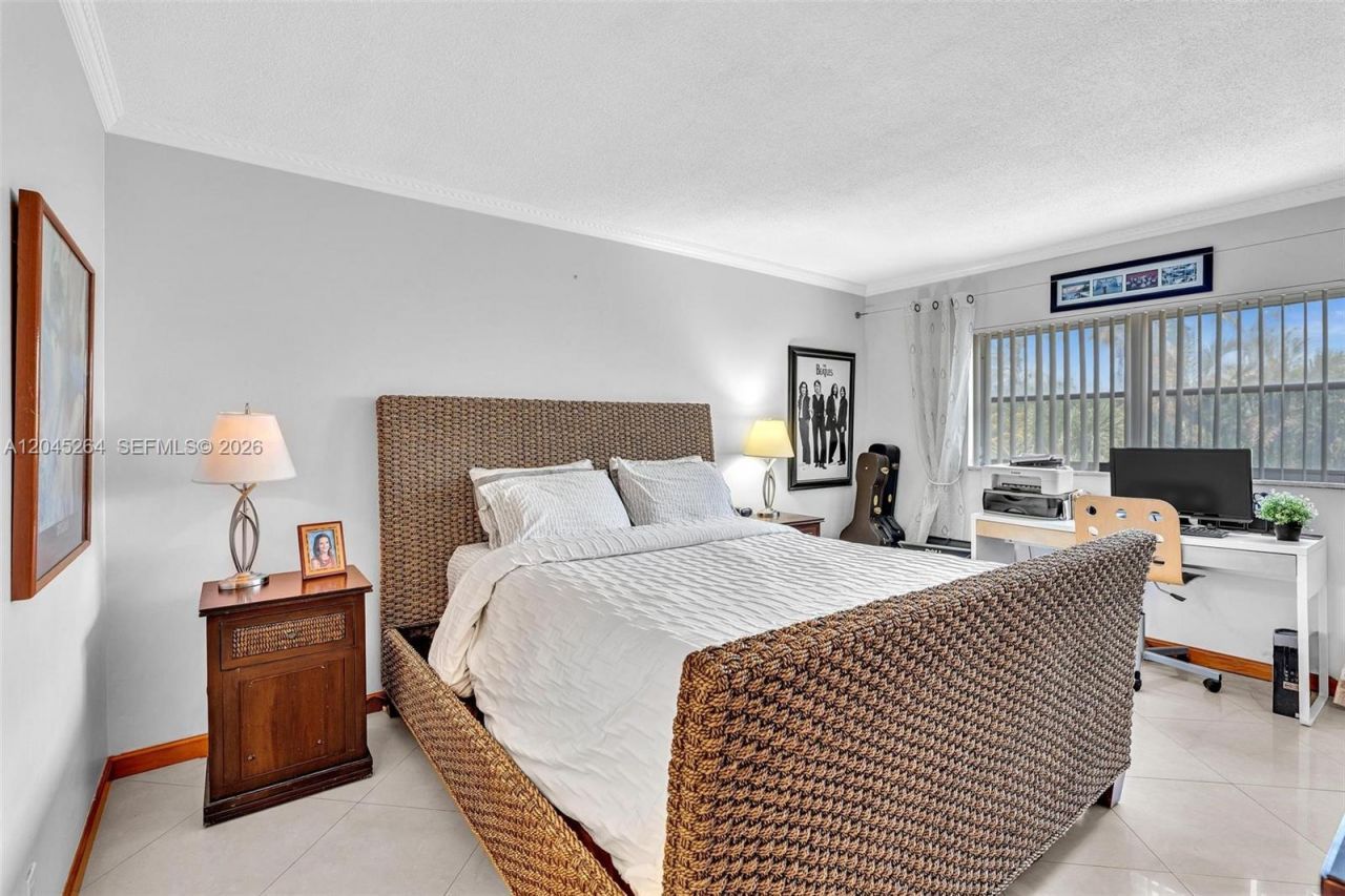 700 NE 14th Ave, Unit 307, Hallandale Beach, FL 33009 Photo