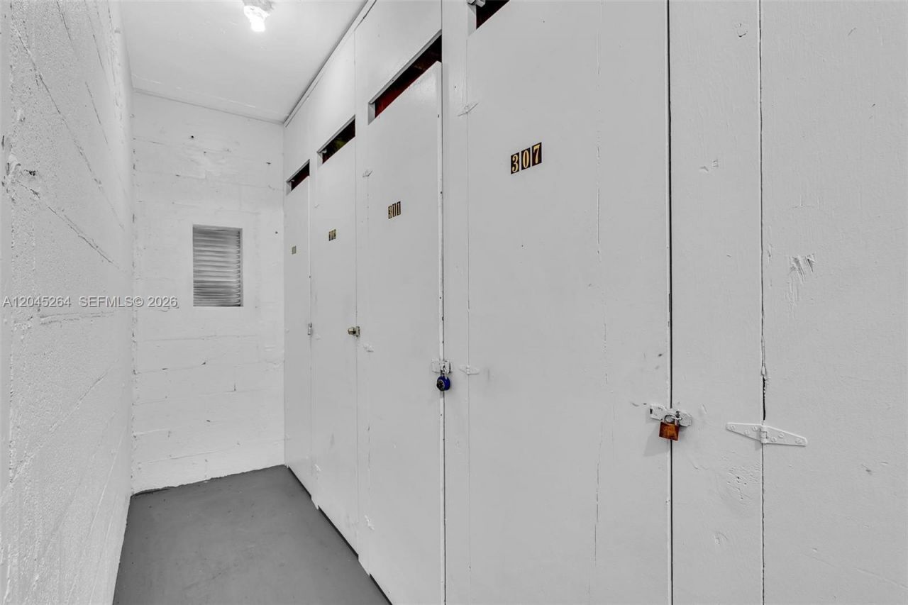 700 NE 14th Ave, Unit 307, Hallandale Beach, FL 33009 Photo