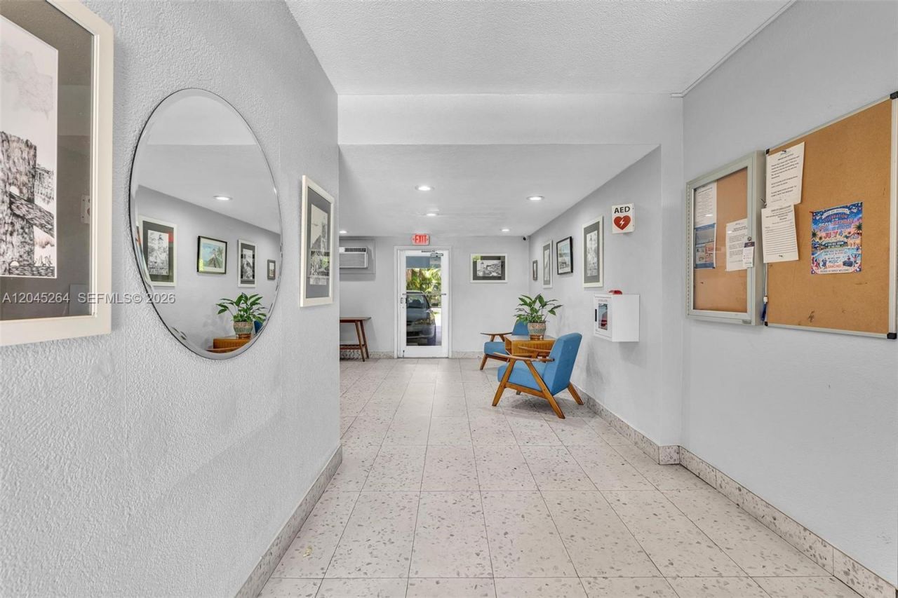 700 NE 14th Ave, Unit 307, Hallandale Beach, FL 33009 Photo