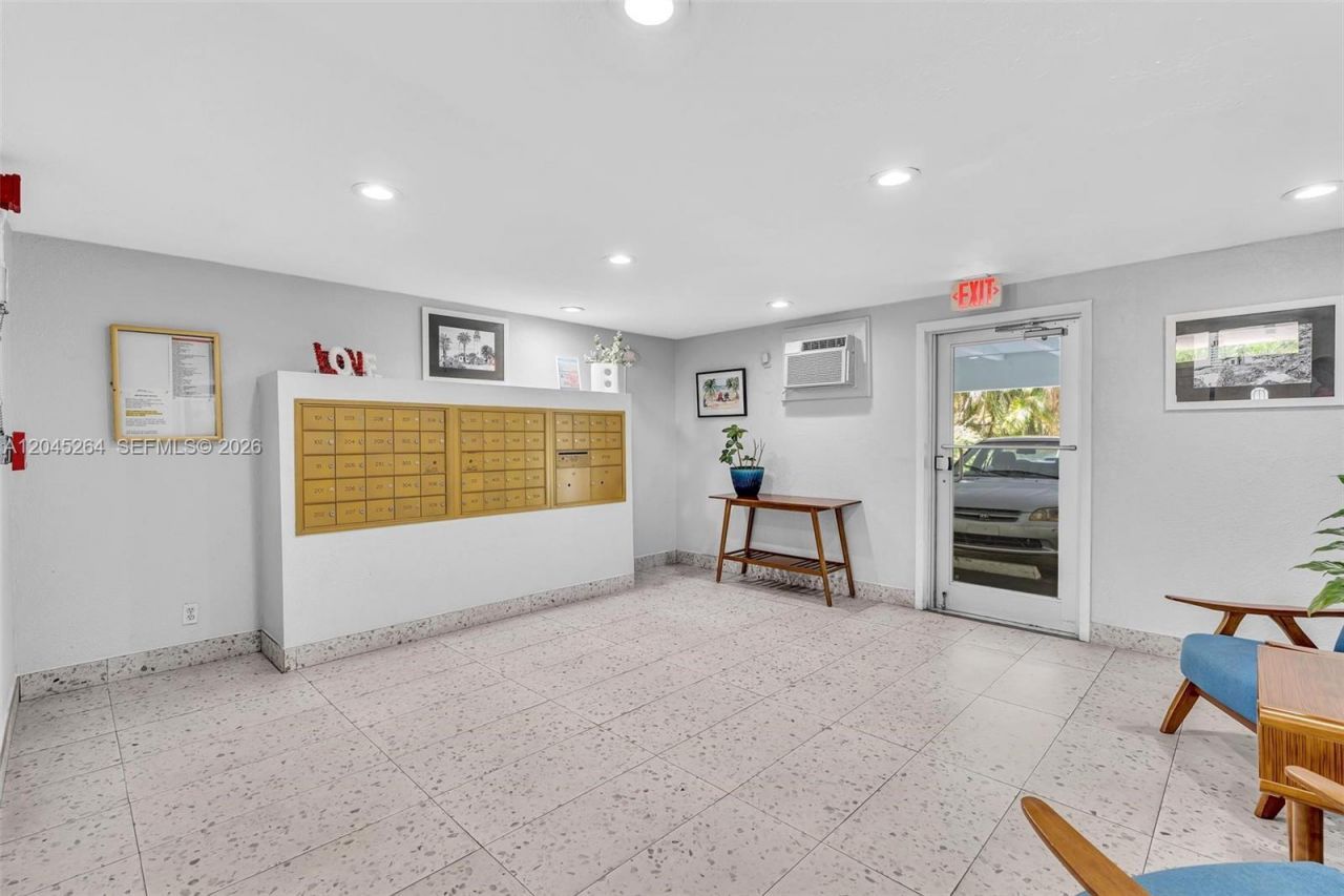 700 NE 14th Ave, Unit 307, Hallandale Beach, FL 33009 Photo