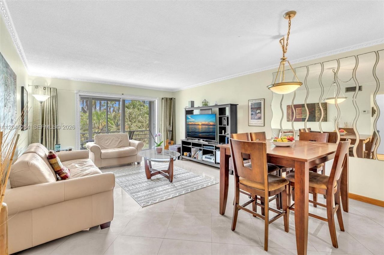 700 NE 14th Ave, Unit 307, Hallandale Beach, FL 33009 Photo