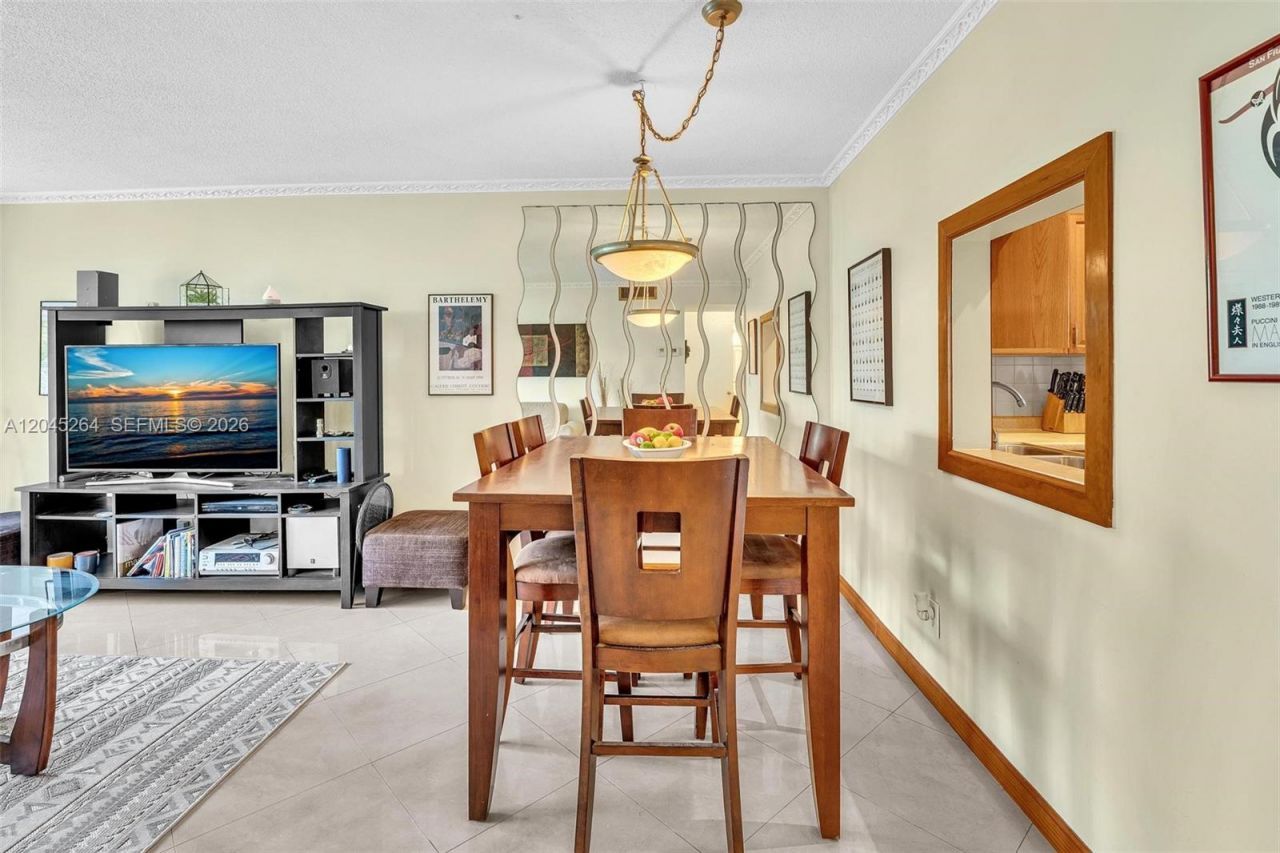 700 NE 14th Ave, Unit 307, Hallandale Beach, FL 33009 Photo
