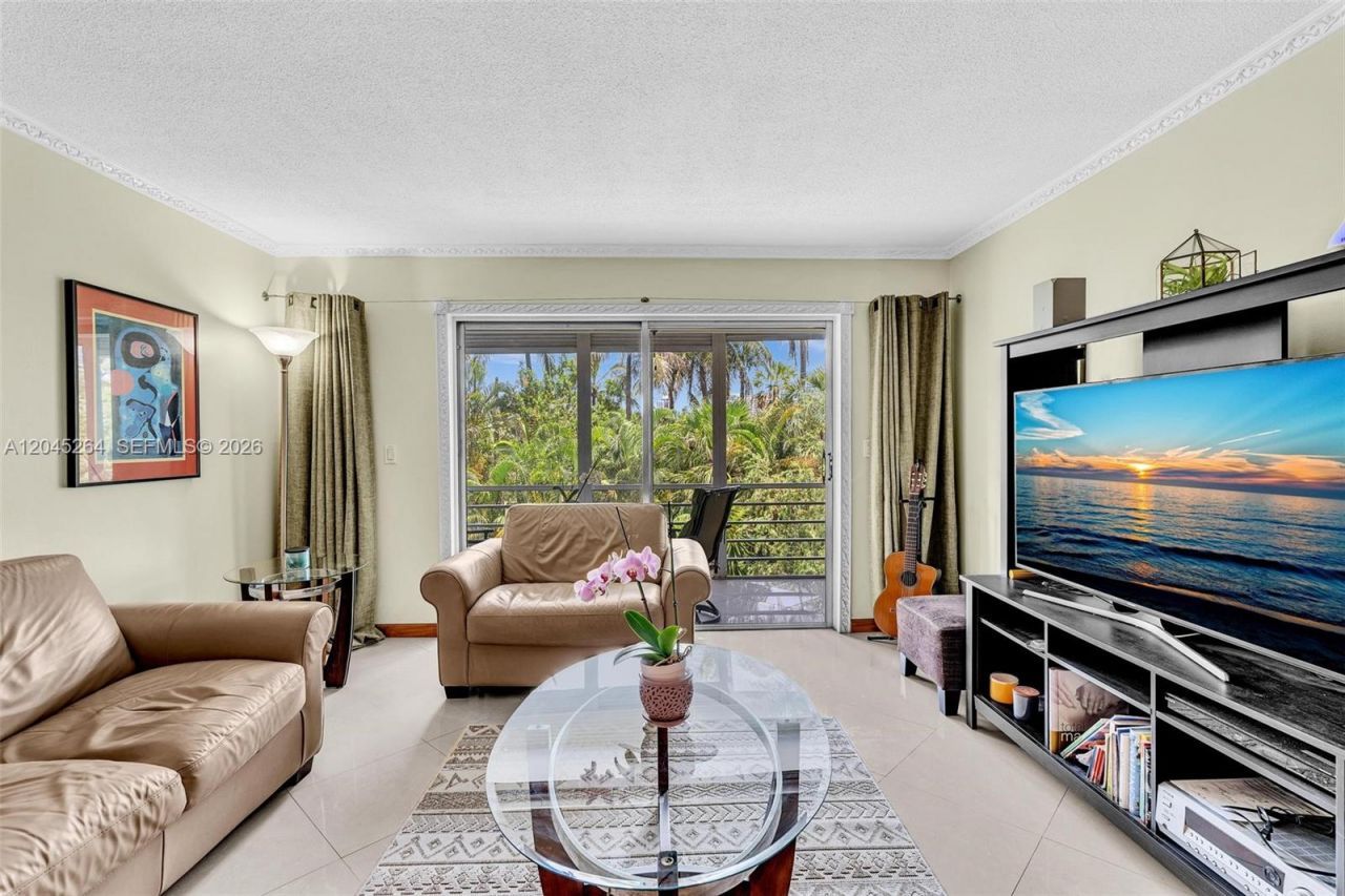 700 NE 14th Ave, Unit 307, Hallandale Beach, FL 33009 Photo