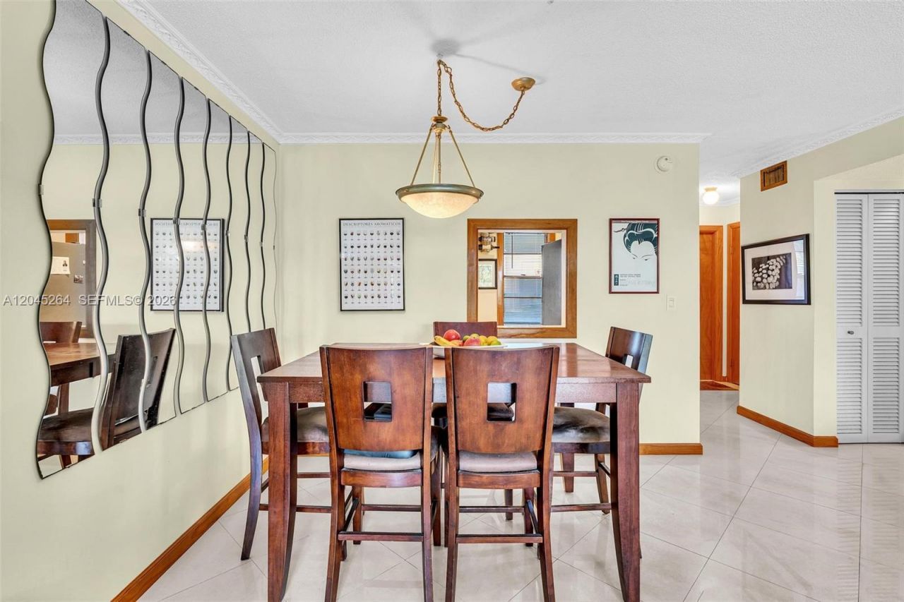 700 NE 14th Ave, Unit 307, Hallandale Beach, FL 33009 Photo