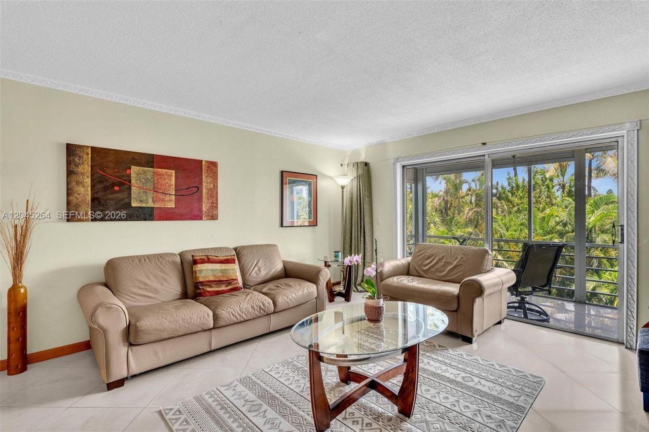700 NE 14th Ave, Unit 307, Hallandale Beach, FL 33009 Photo