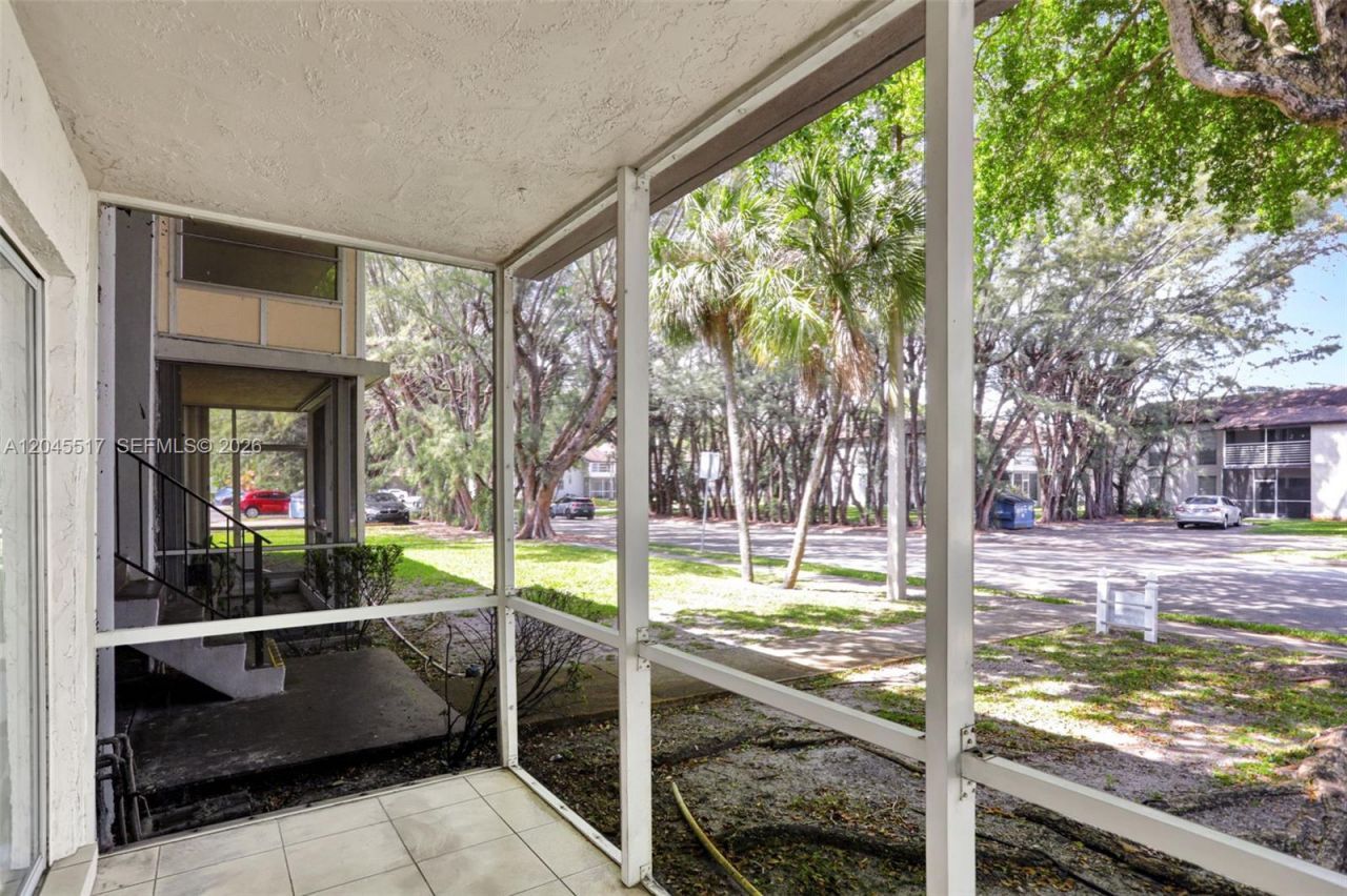470 N Laurel Dr, Unit 1A, Margate, FL 33063 Photo