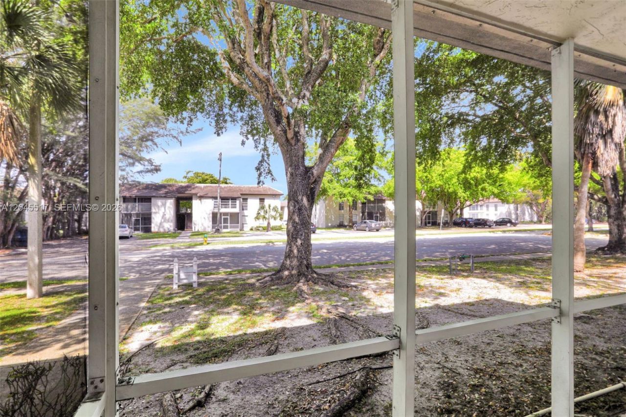 470 N Laurel Dr, Unit 1A, Margate, FL 33063 Photo