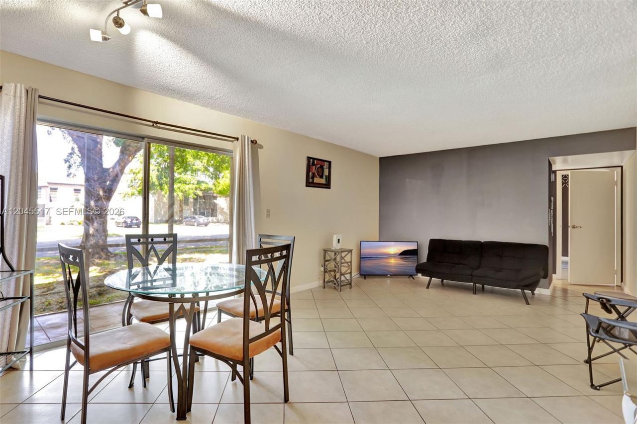 470 N Laurel Dr, Unit 1A, Margate, FL 33063 Photo