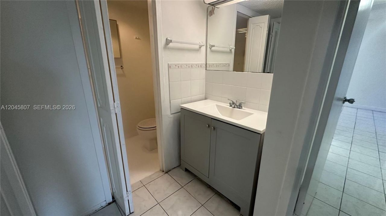 4848 NW 24th Ct , Unit 416, Lauderdale Lakes, FL 33313 Photo