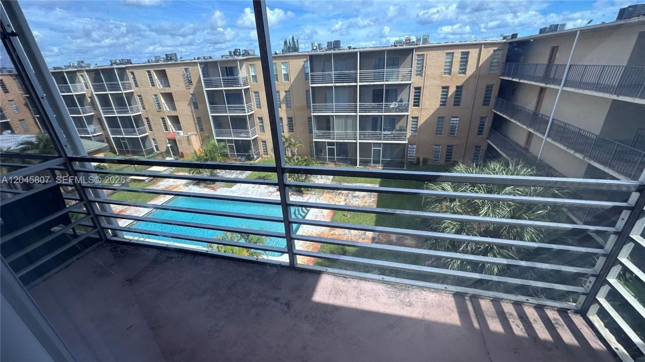 4848 NW 24th Ct , Unit 416, Lauderdale Lakes, FL 33313 Photo