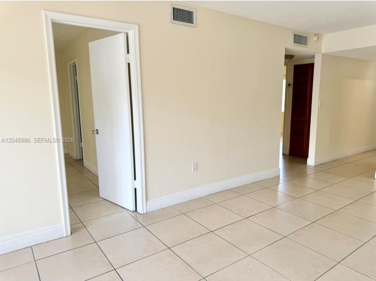 1975 W 44th Pl , Unit 203, Hialeah, FL 33012 Photo