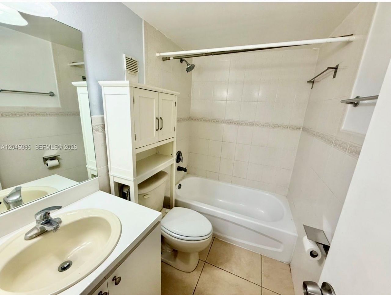 1975 W 44th Pl , Unit 203, Hialeah, FL 33012 Photo