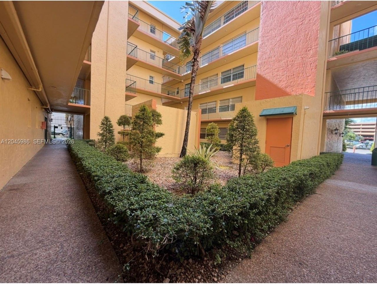 1975 W 44th Pl , Unit 203, Hialeah, FL 33012 Photo
