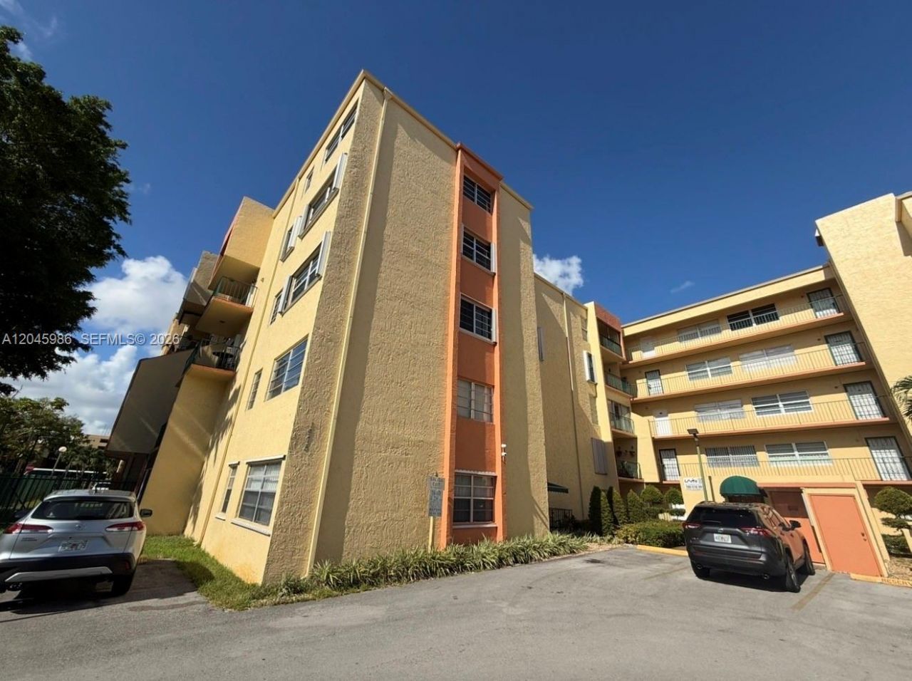 1975 W 44th Pl , Unit 203, Hialeah, FL 33012 Photo