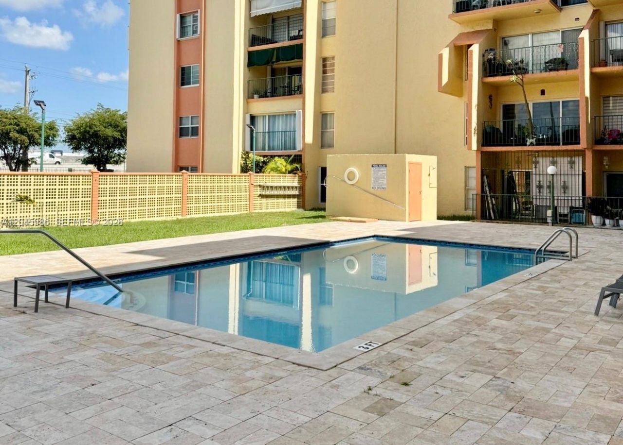 1975 W 44th Pl , Unit 203, Hialeah, FL 33012 Photo