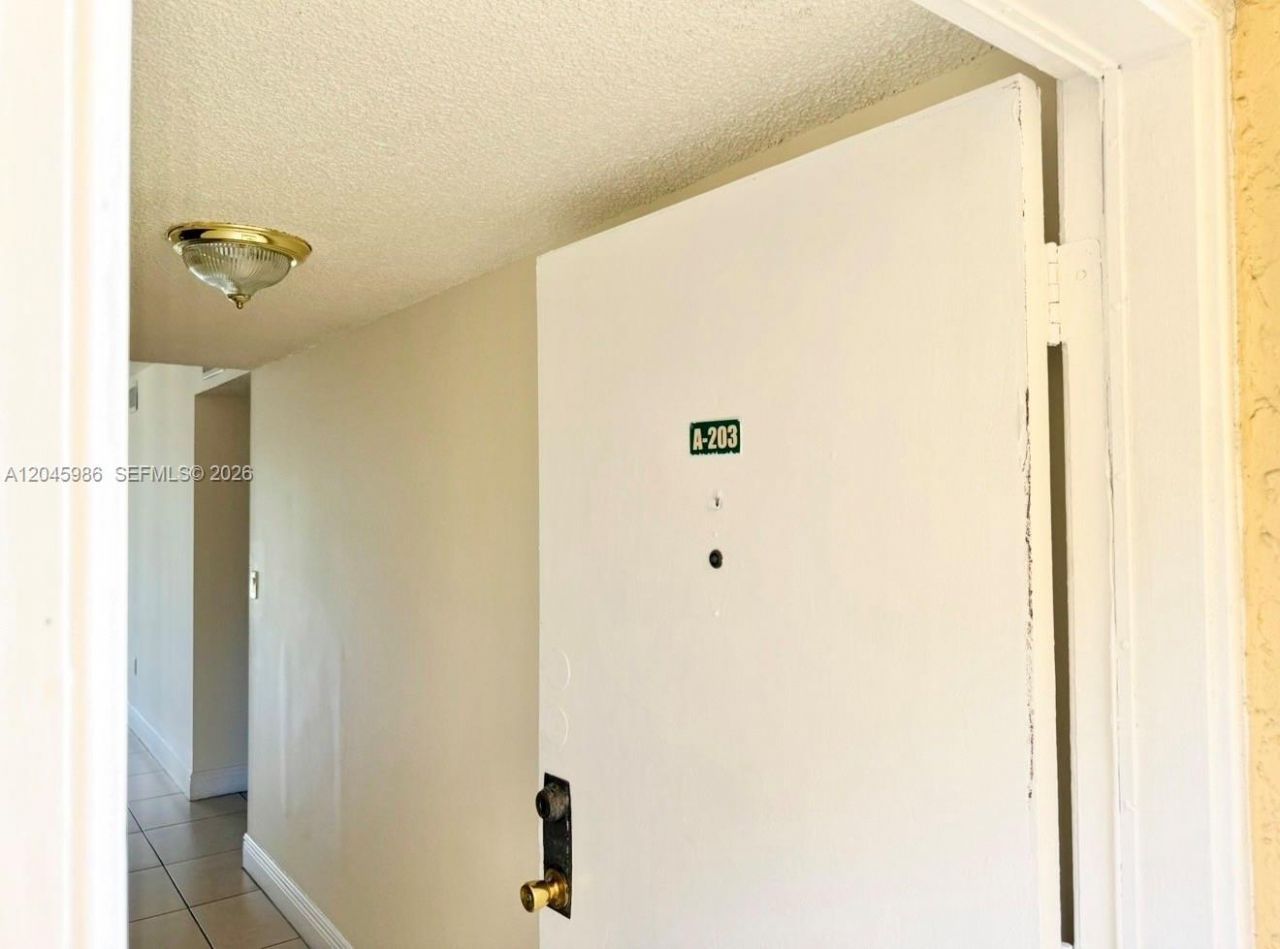 1975 W 44th Pl , Unit 203, Hialeah, FL 33012 Photo