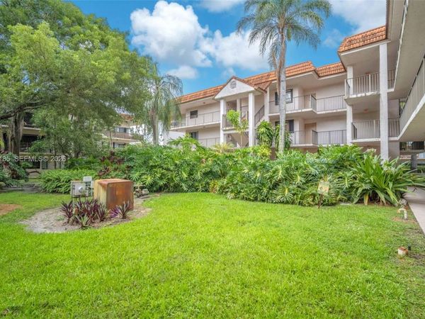 4720 SW 62nd Way , Unit 103, Davie, FL 33314