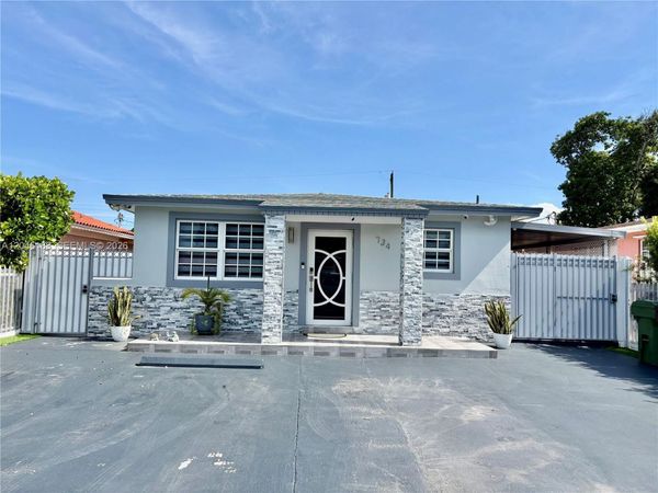 734 E 39th St , Hialeah, FL 33013