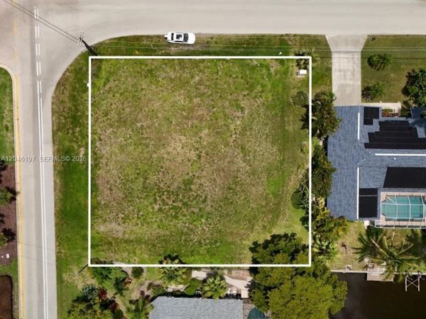 2014 EVEREST PKWY , Cape Coral, FL 33904
