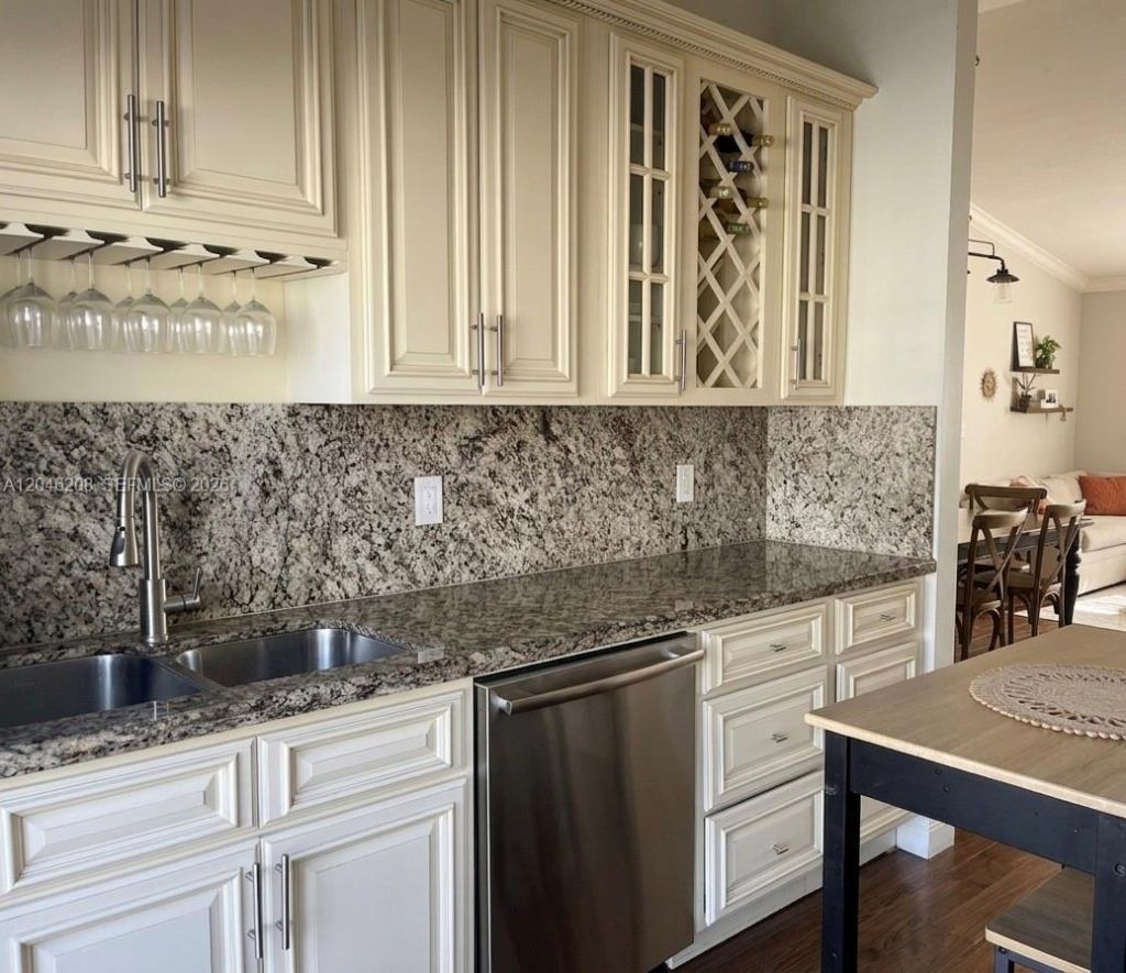 7100 NW 173rd Dr , Unit 1304, Hialeah, FL 33015 Photo