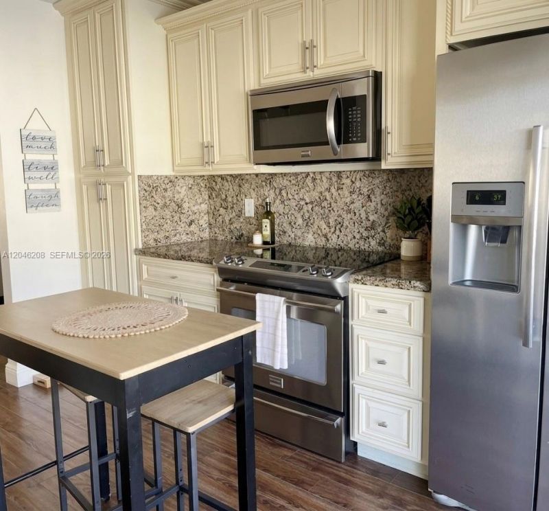 7100 NW 173rd Dr , Unit 1304, Hialeah, FL 33015 Photo