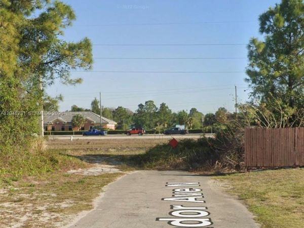 705 LABRADOR AVE N , Lehigh Acres, FL 33971