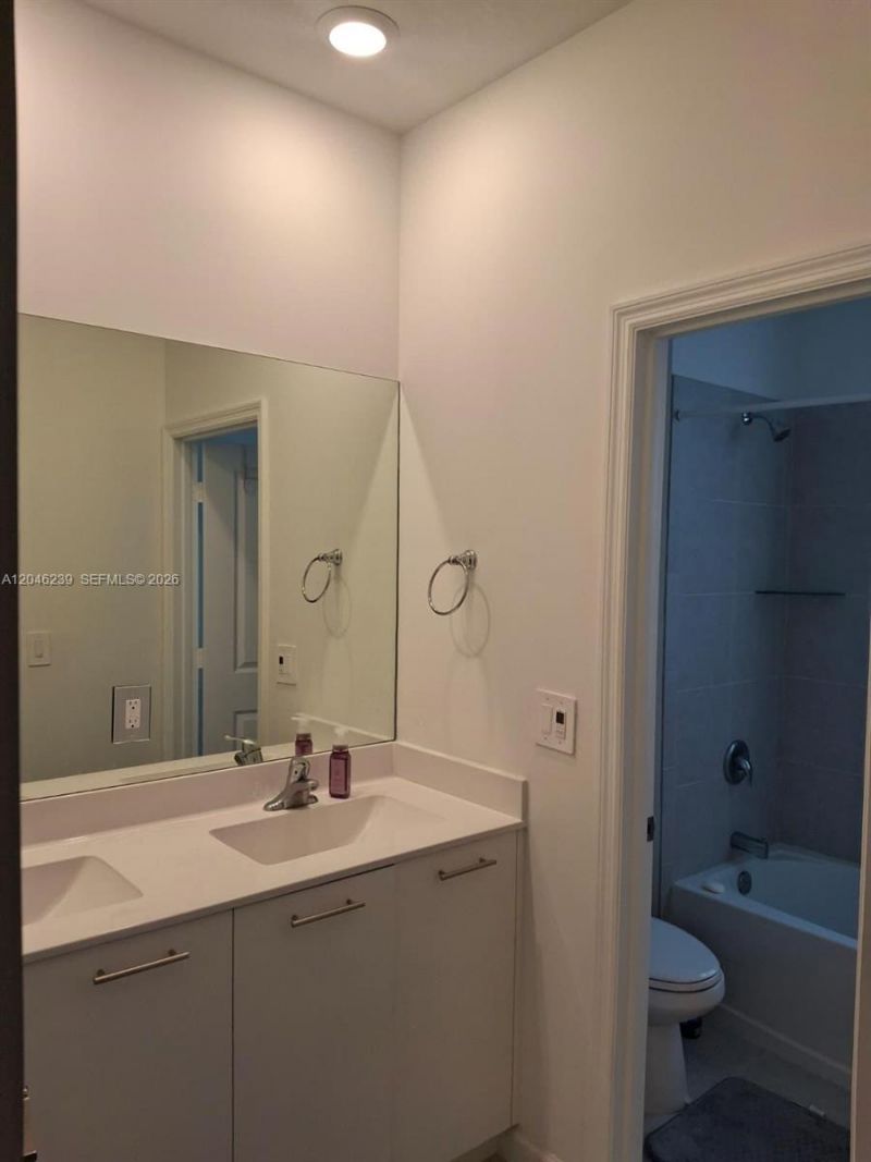 2439 NW 131st Cir, Miami, FL 33167 Photo