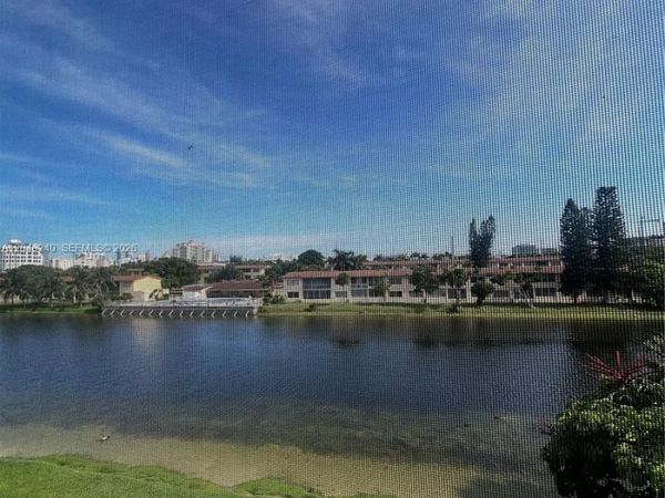 2880 NE 203rd St , Unit B25, Aventura, FL 33180