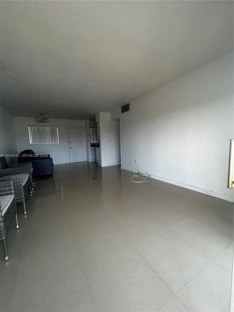 2880 NE 203rd St , Unit B25, Aventura, FL 33180 Photo