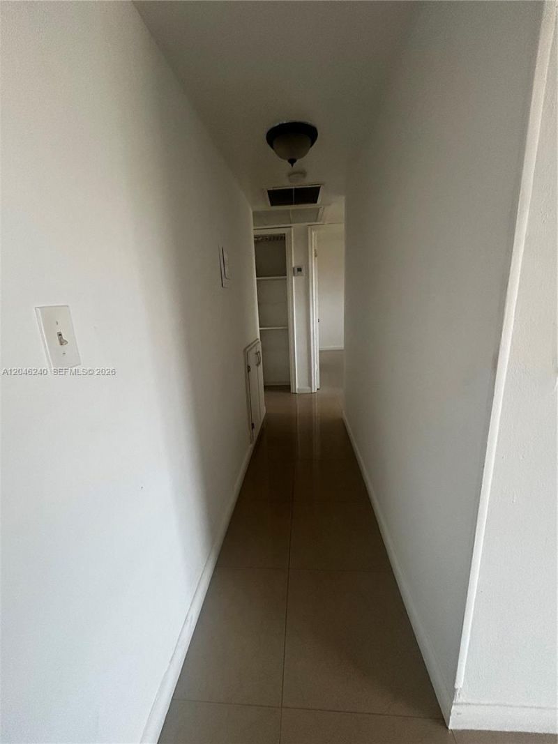 2880 NE 203rd St , Unit B25, Aventura, FL 33180 Photo