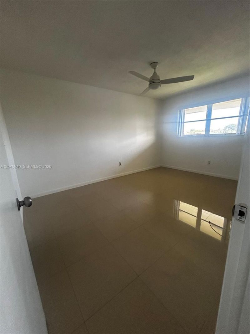 2880 NE 203rd St , Unit B25, Aventura, FL 33180 Photo